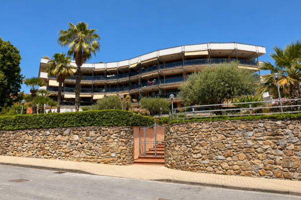 https://vincimmobili.it/images/com_adsmanager/contents/sanremo-av10_1117_1_m.jpg